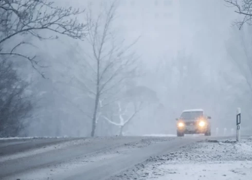Autovadītājiem šodien jābūt īpaši uzmanīgiem.