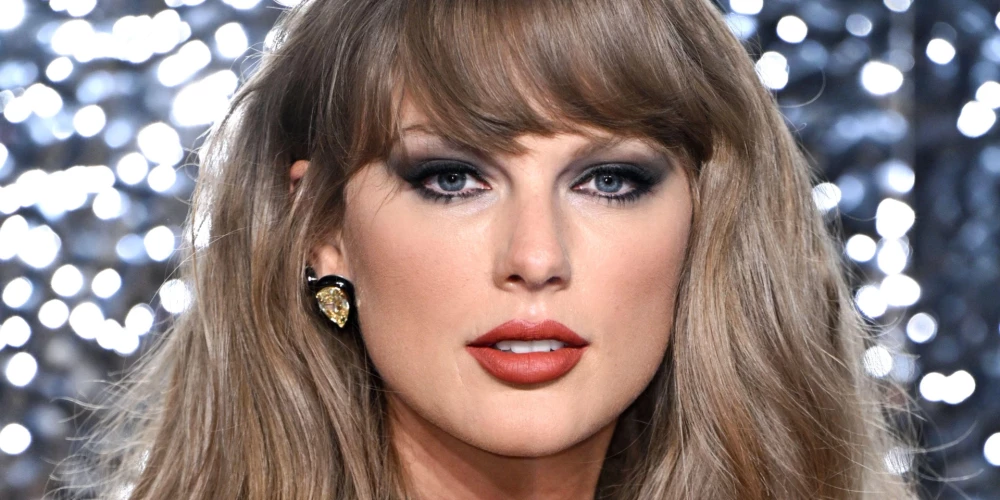 Dziedātāja Teilore Svifta reti redzama bez grima.