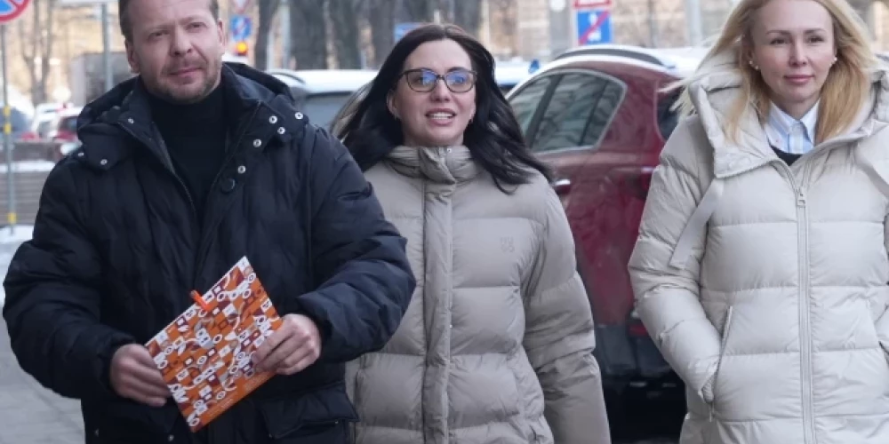 Члены партии "За стабильность".