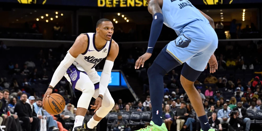 Rasels Vestbruks uzbrukumā.