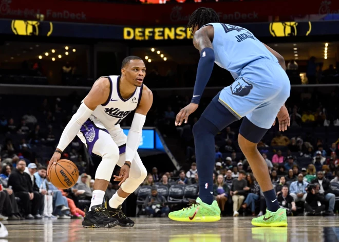 Sakramento "Kings" pārtraukuši garāko zaudējumu sēriju kluba vēsturē; "Pistons" zaudē līgas līderpozīciju