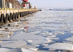 Латвии грозит масштабный паводок: лед и снег достигли критических отметок