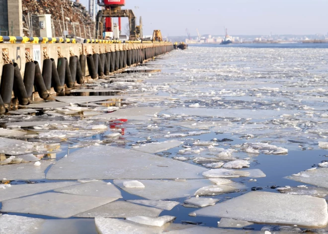 Латвии грозит масштабный паводок: лед и снег достигли критических отметок