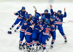 Tramps pajoko par ASV sieviešu hokeja izlasi, pēc kā no komandas puses seko paziņojums