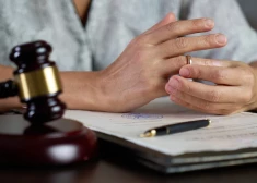 В Латвии вводятся новые правила развода у нотариуса с 1 марта: что важно знать родителям