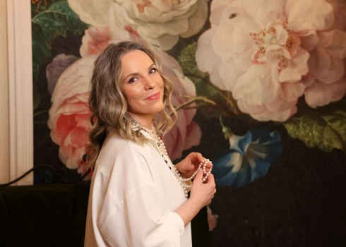 Raidījuma vadītāja, radio personība un žurnāliste Rita Paula, pati būdama sieviete savā plaukumā, studijā uzņems Latvijas spēcīgākās personības - sievietes. 