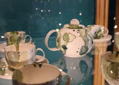 Jelgavas muzejā skatāma Ievas Jurkas porcelāna izstāde "Alter-porcelāns"