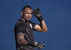 Brazīliešu vārtsargs Brunu Fernandess, kurš pasūtīja sava bērna mammas slepkavību un kuras līķi izbaroja suņiem, grasās kļūt par politiķi