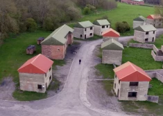 Lielbritānijā kāda ciema iedzīvotājiem pavēlēts to pamest un nekad vairs neatgriezties