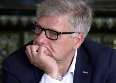 Нил Ушаков подчеркнул, что остается членом партии "Согласие".