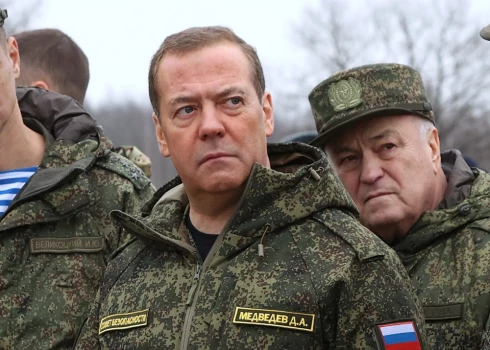 Drošības padomes priekšsēdētāja vietnieks Dmitrijs Medvedevs kārtējo reizi draud Eiropai ar krievu zābakiem.