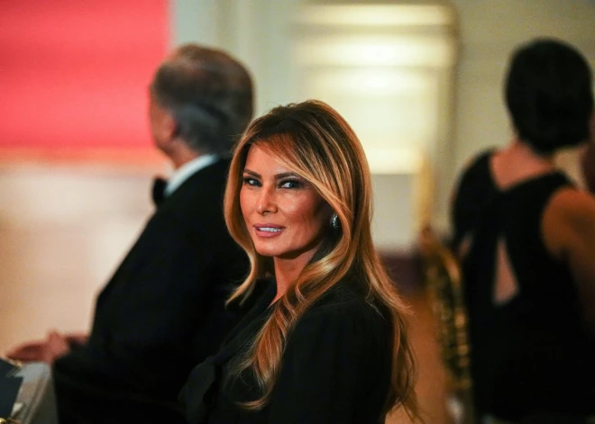 "Vizuāla katastrofa!" Melānijas tērps šokē cilvēkus. Kādam pat palicis slikti, uz to skatoties