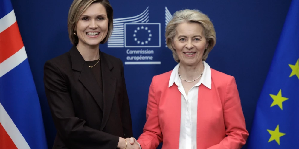 Eiropas Komisijas priekšsēdētāja Urzula fon der Leiena, tiekoties ar Islandes premjeri Kristrūnu Frostadotiru, uzsvēra, ka abu pušu partnerība “piedāvā stabilitāti un paredzamību šajā nestabilajā pasaulē”.