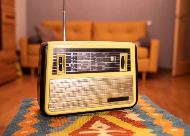 Сейм не спешит закрывать русскоязычные радиостанции в Латвии