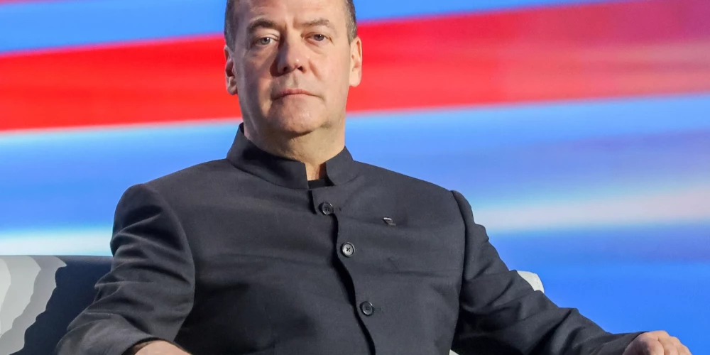 Дмитрий Медведев в очередной раз угрожает Европе российскими войсками.