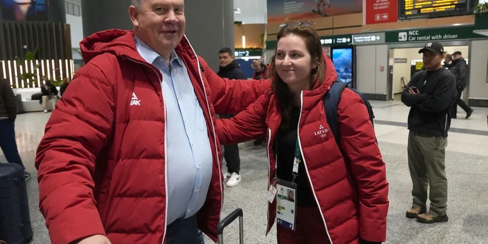 Aigars Kalvītis (no kreisās) atklājis, ka hokejisti mērķi nav sasnieguši.