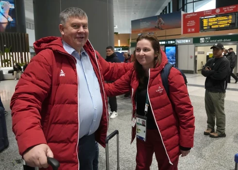 Aigars Kalvītis (no kreisās) atklājis, ka hokejisti mērķi nav sasnieguši.