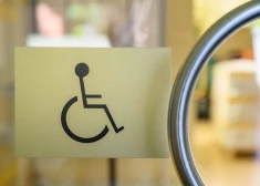 Personas ar invaliditāti aicinātas sabiedriskajā transportā izmantot e-karti