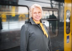 FOTO: no tvaika lokomotīvēm līdz mūsdienu e-vilcieniem! Marina jau 45 gadus strādā par konduktori