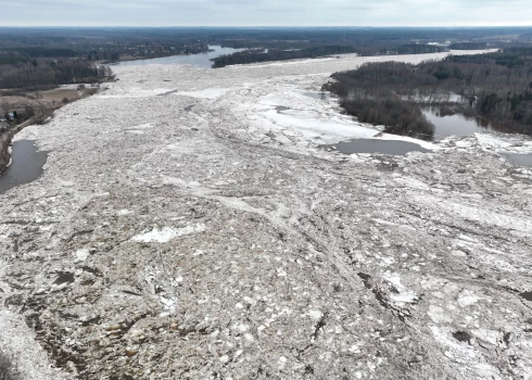 Даугава разольется? В этом году льда в два раза больше нормы.