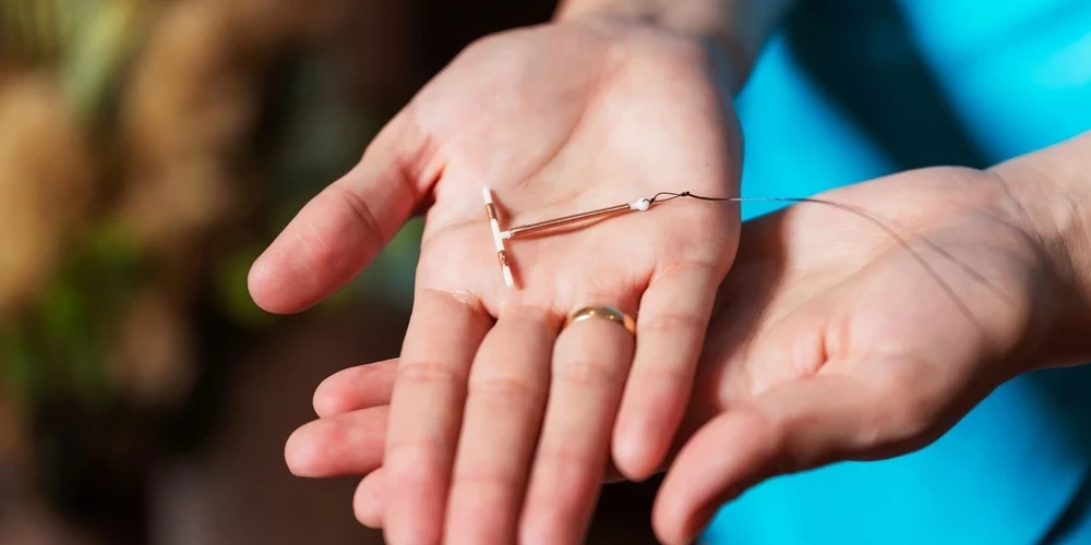 Biedrība "Papardes zieds" aicina paplašināt piekļuvi bezmaksas kontracepcijai, proti, pretapaugļošanās spirālēm un implantiem.