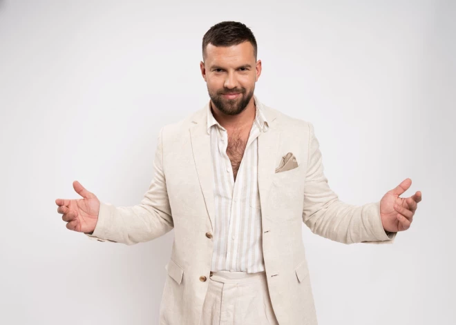 Šarmants džentlmenis ar veiksmīgu karjeru: kas ir pašmāju šova "Mīlestības villa" galvenais varonis?