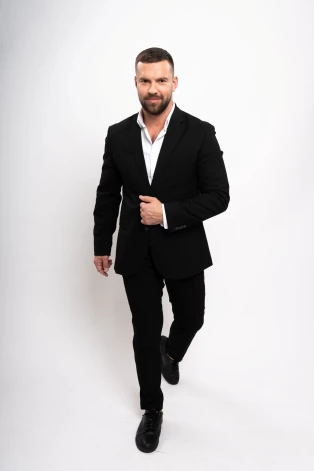 Šova galvenais varonis Gunārs ir 34 gadus jauns vīrietis, par kuru daudzas dāmas noteikti teiks – nevar būt, ka viņš joprojām ir viens.