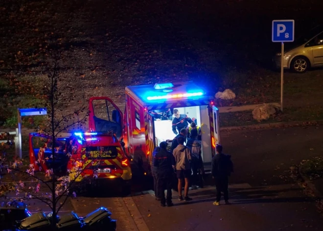 Francijā autovadītājs izdzīvo pēc kritiena no 300 metru augstuma un piecas dienas pavada aizā