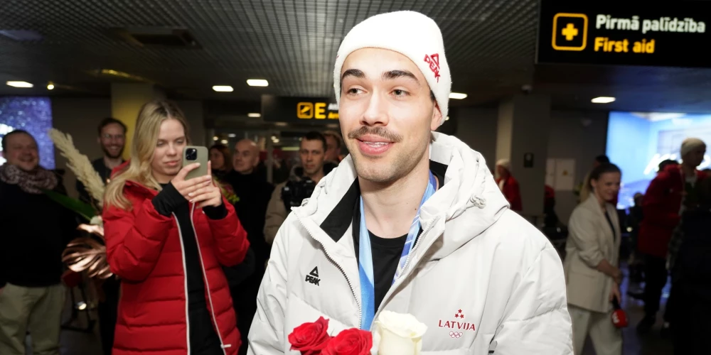 Rīgas lidostā sagaida no 2026. gada Milānas–Kortīnas ziemas olimpiskajām spēlēm atgriezušos Latvijas sporta izlases dalībniekus.