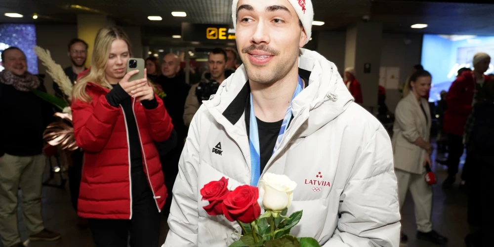 Rīgas lidostā sagaida no 2026. gada Milānas–Kortīnas ziemas olimpiskajām spēlēm atgriezušos Latvijas sporta izlases dalībniekus.