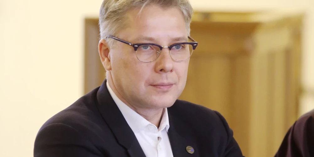 Нил Ушаков.