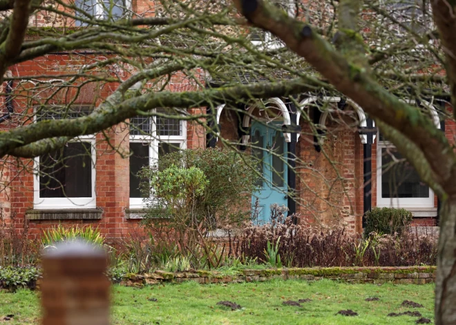 “Es nespēju noticēt savām acīm…” Bijušais sulainis atklāj, kā izskatās vieta, kur tagad dzīvo Endrū Mauntbatens-Vindzors