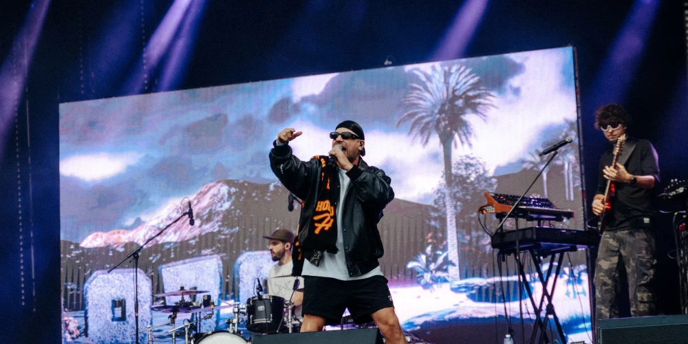 Ozols (īstajā vārdā Ģirts Rozentāls) ir viens no pazīstamākajiem un ietekmīgākajiem latviešu reperiem.