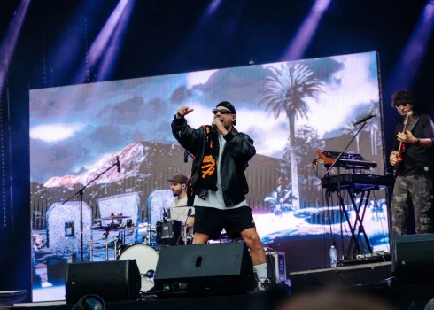 Ozols (īstajā vārdā Ģirts Rozentāls) ir viens no pazīstamākajiem un ietekmīgākajiem latviešu reperiem.