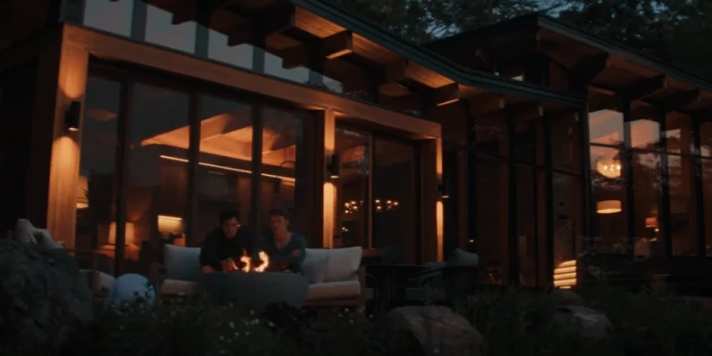 Slavenā kotedža tagad pieejama faniem.