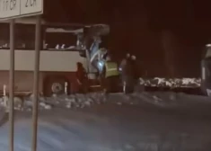 Indijas pilsonis izraisa smagu avāriju uz Liepājas šosejas – kā trešo valstu pilsoņi iegūst tiesības vadīt transportlīdzekļus Latvijā