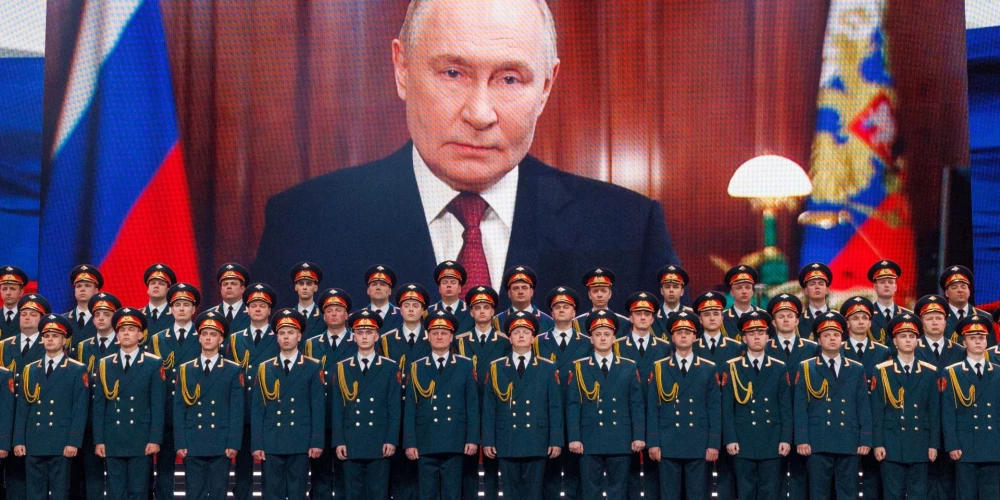 Krievijas diktatora Vladimira Putina uzruna uz ekrāna Krievijas Tēvzemes aizstāvjiem.