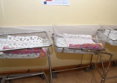 В Юрмальской больнице во время родов умерла женщина, ребенка удалось спасти