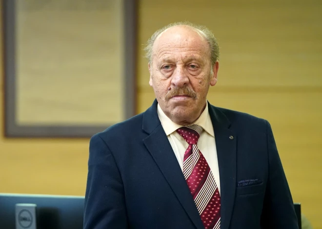 Rīgas domnieka Plinera sveicienu padomju vīriešu svētkos pārbaudīs policija