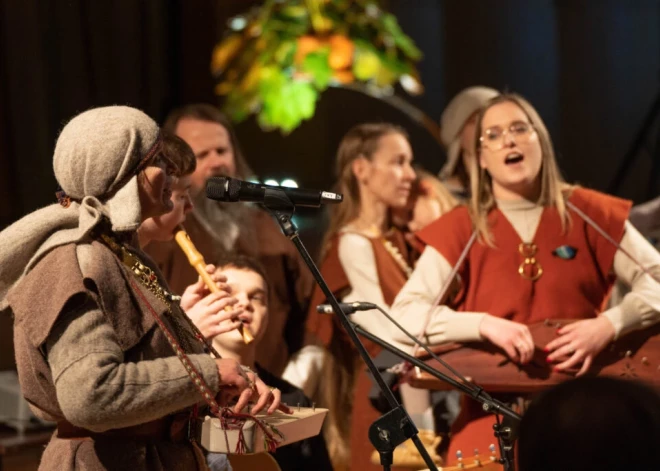 Lēdurgā nosvinēta folkloras kopas “Putni” 21 gada jubileja