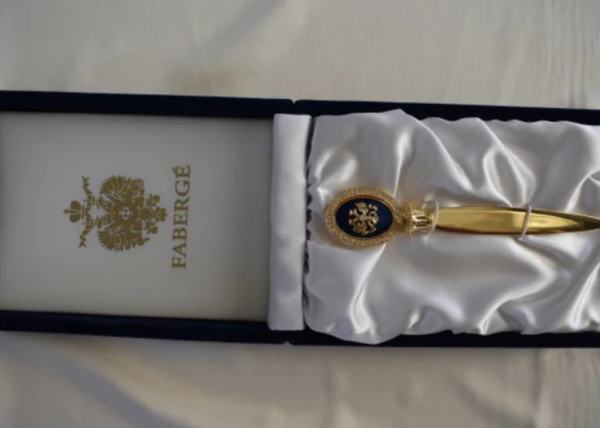 Valsts izpārdod īpašumus: iedzīvotājiem piedāvā iegādāties BMW, "Tiffany" auskarus, Faberžē nazi un daudz ko citu. FOTO