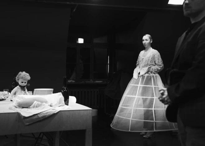 "Такое могло бы произойти в любом районе Риги": премьера спектакля "Болдерая" в Театре Чехова