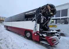 Vāc ziedojumus smagajā avārijā cietušajam autobusa šoferim, kuram amputētas abas kājas