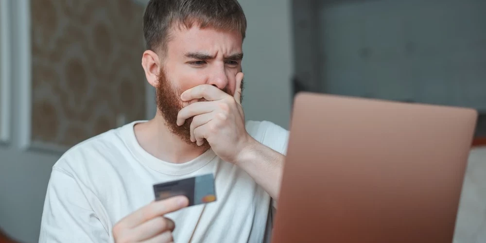 Brīdina par internetveikala "iizii.eu" darbību.