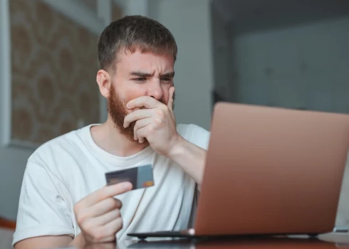 Brīdina par internetveikala "iizii.eu" darbību.