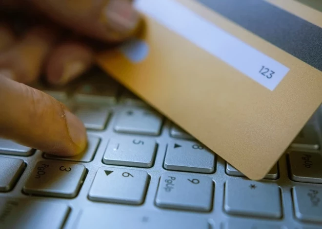 Деньги берут, товар не дают: жителей Латвии предупредили об очередном нехорошем интернет-магазине