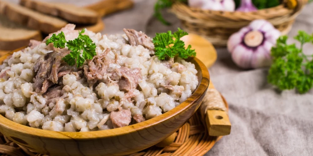 Grūbu sautējums ar gaļu