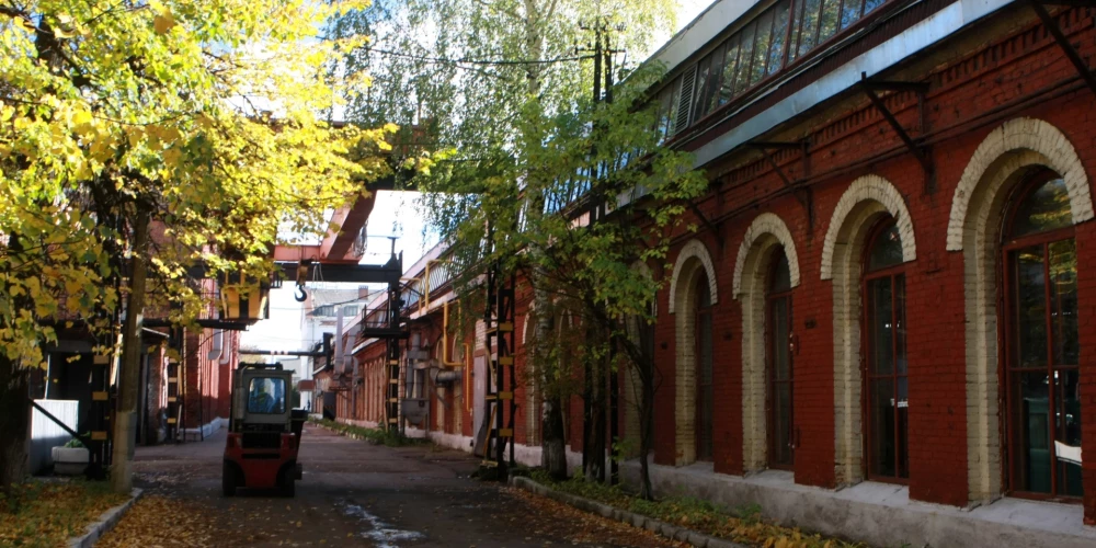 Daugavpils lokomotīvju remonta rūpnīca - одно из крупнейших предприятий города.