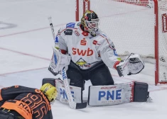 Kristers Gudļevskis pirmo reizi stājas vārtos Vācijas čempionātā pēc oktobrī gūtās traumas