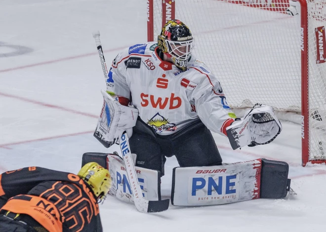 Kristers Gudļevskis pirmo reizi stājas vārtos Vācijas čempionātā pēc oktobrī gūtās traumas